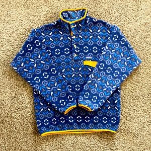 Medium sized Patagonia Synchilla with an epic pattern.